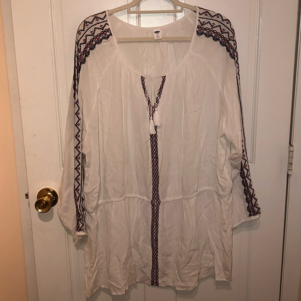OLD NAVY: White blouse